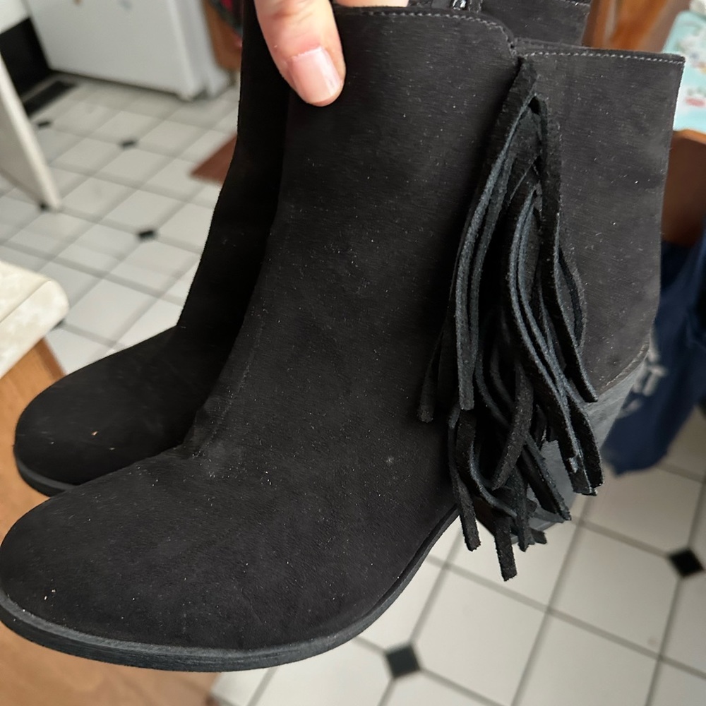 Fringe heeled booties